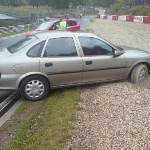 dumme idee das originalfahrwerk vor dem umbau nochmal auf der nordschleife auszuquetschen^^