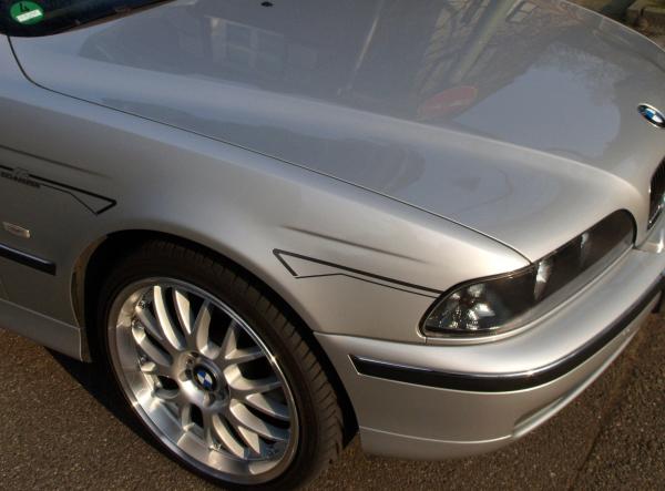vorne mit 8,5 und hinten mit 9,5 x19er ASA und Schnitzer Streifen